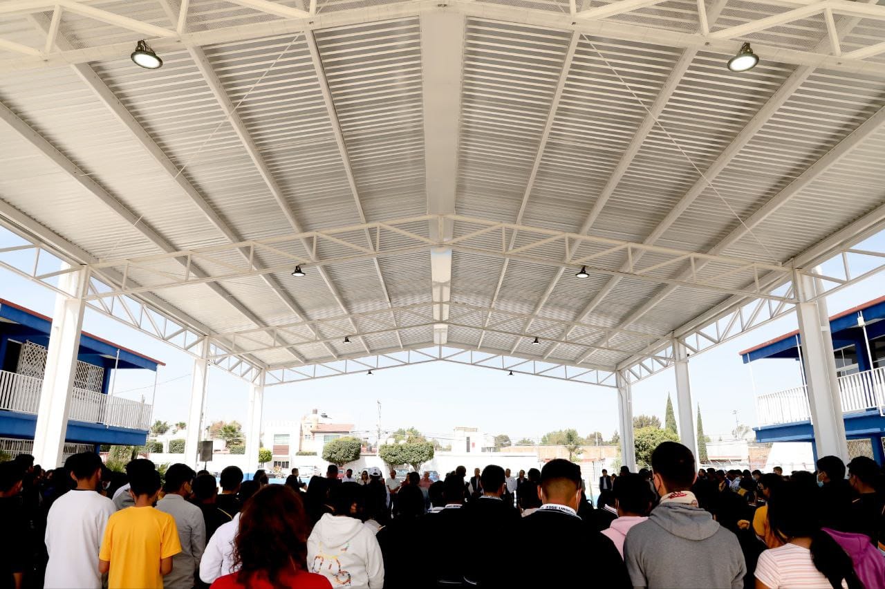 Entrega Mundo Tlatehui techado del Bachillerato José Vasconcelos