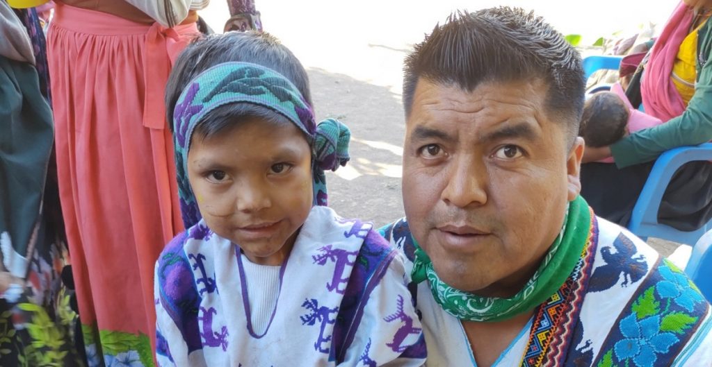 Santos de la Cruz Carrillo, activista wixaritari, es encontrado con vida con su familia en Nayarit