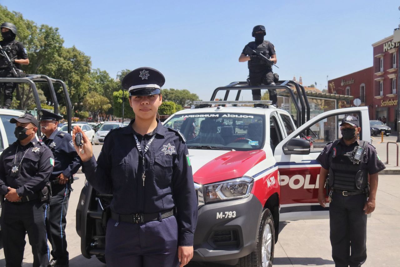 Paola Angon anuncia incremento salarial a policías de San Pedro Cholula