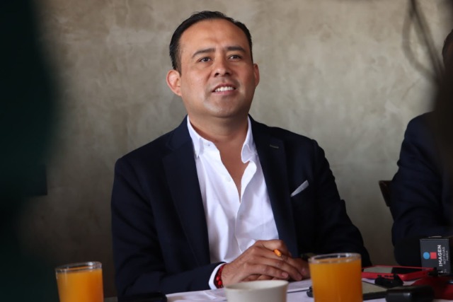 Piden desde Congreso detener la promoción de políticos en espectaculares