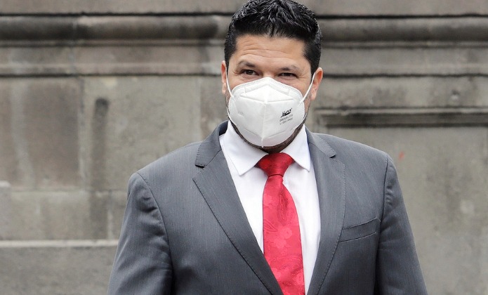 Biestro mantiene intenciones de contender por la alcaldía de Puebla