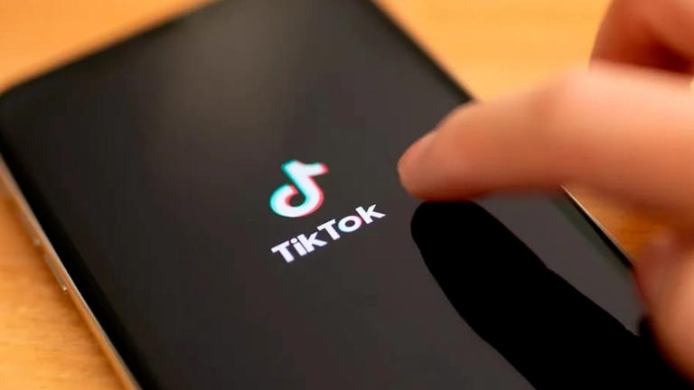 ¿Pasas mucho tiempo en Tik tok?Empresa paga mil dólares por ver vídeos durante 10 horas