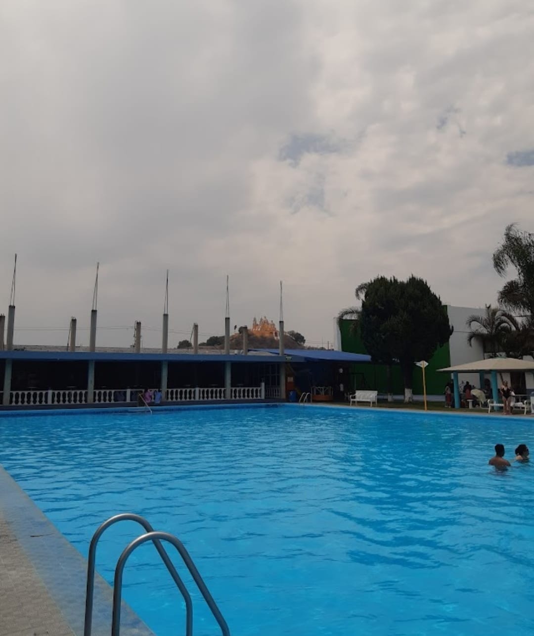 Caída de ceniza ocasiona baja de visitantes den balnearios sanandreseños