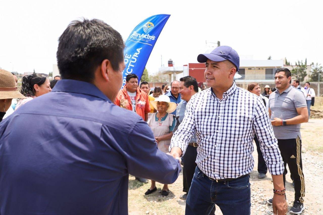 Inicia ayuntamiento de San Andrés Cholula adoquinamiento en calle de San Rafael Comac
