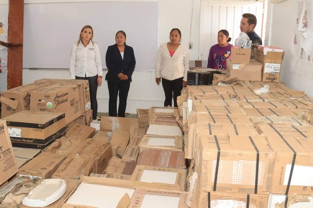 Continúa Paola Angon mejorando instalaciones de escuelas, a través de gestiones