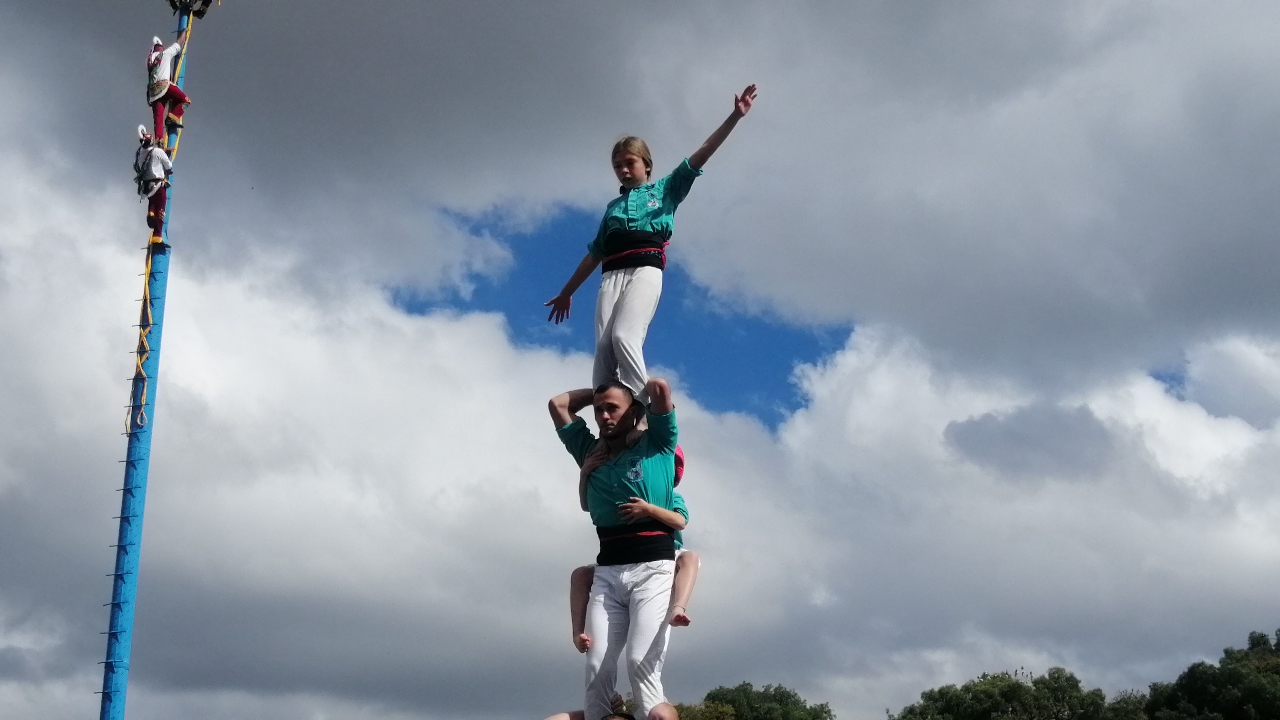 “Castellers de Vilafranca” y Voladores de Cuetzalan : muestra de arte, cultura y tradición de dos continentes