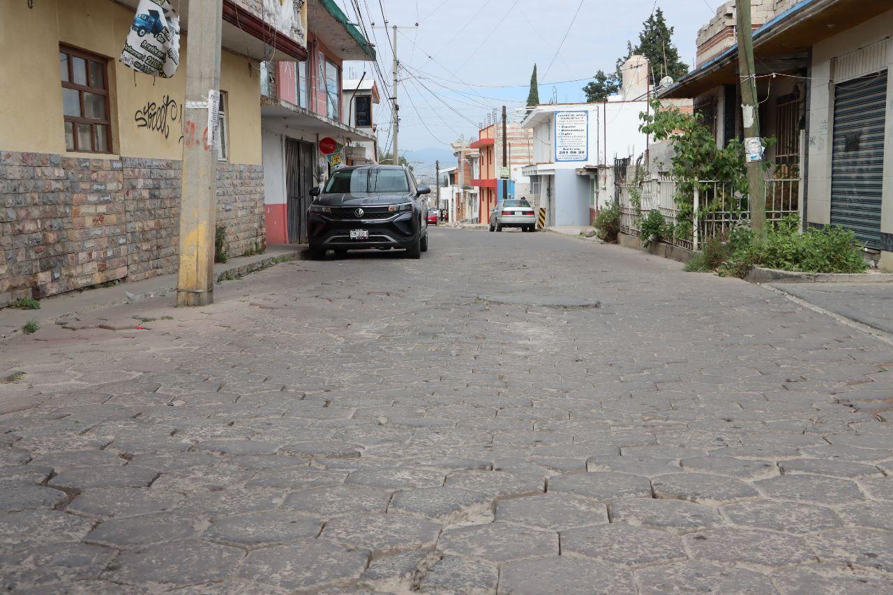 Inician trabajos de pavimentación con concreto hidráulico de la calle 16 de Septiembre en San Lorenzo Almecatla