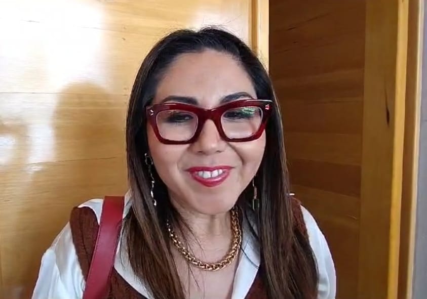 Genoveva Huerta mantiene levantada la mano para la gubernatura de Puebla