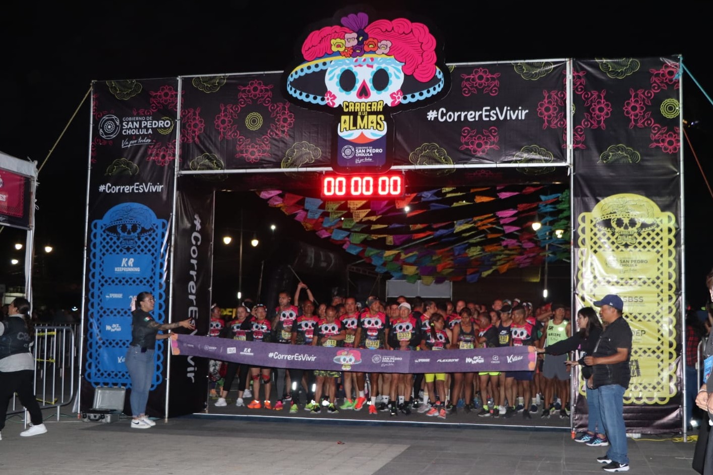 Un éxito, desfile, concurso y carrera en San Pedro Cholula para celebrar día de muertos
