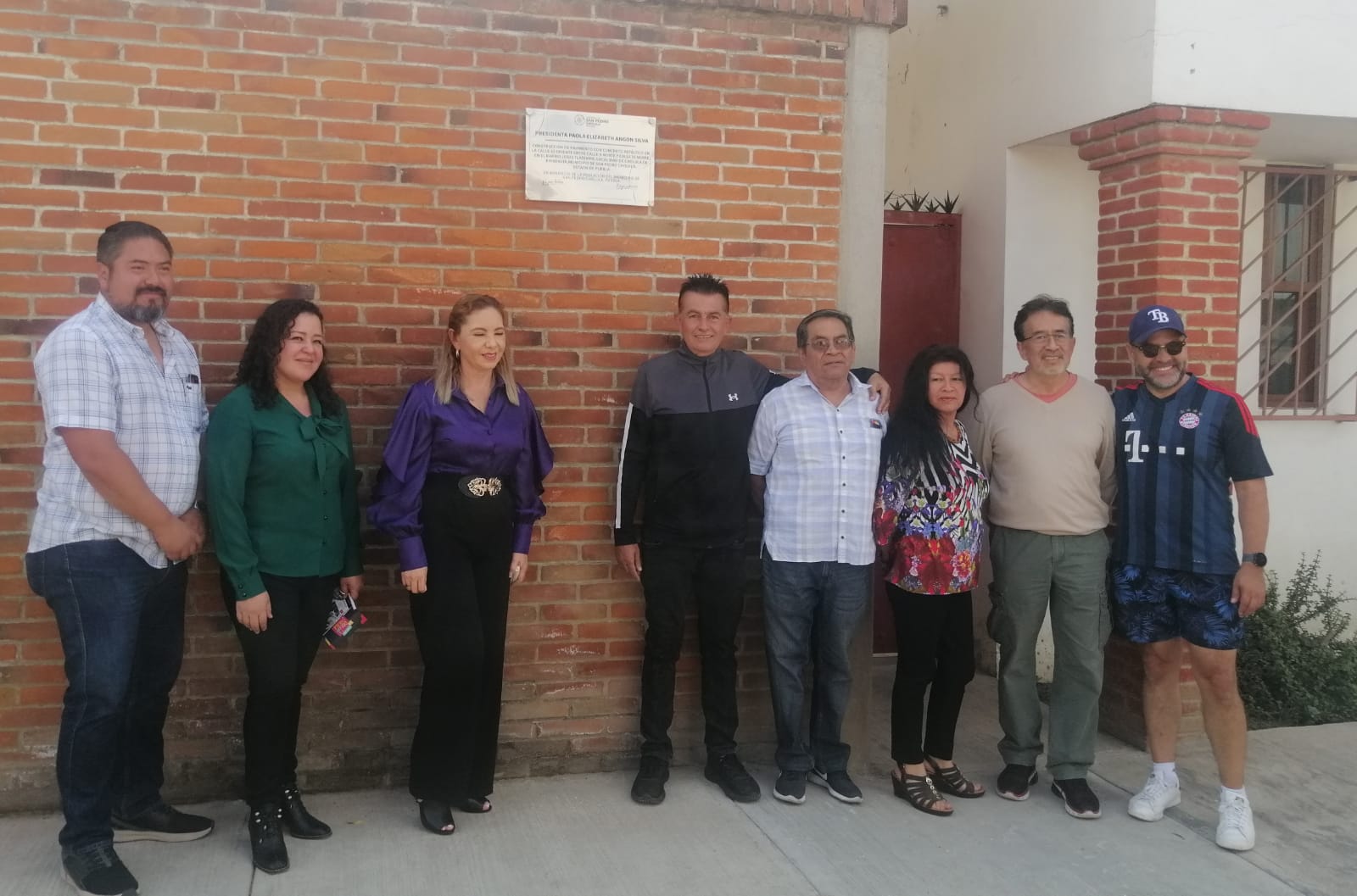 Paola Angon regresa por su palabra empeñada al inaugurar pavimentación de calle 32 Oriente