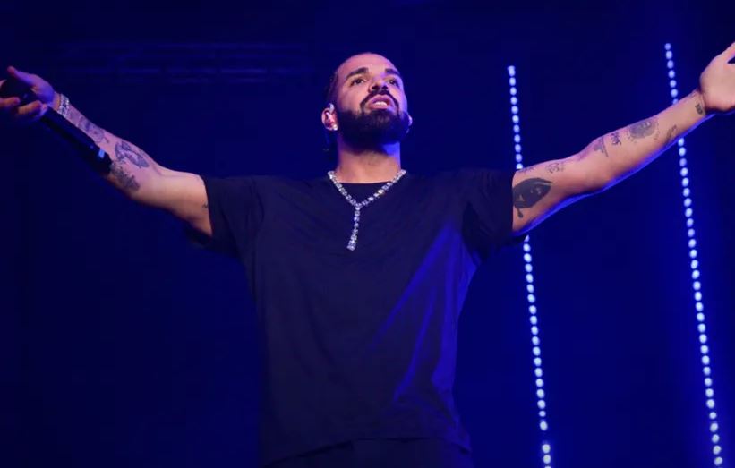 Drake sorprende a fan en pleno concierto, le obsequió 50 mil dólares