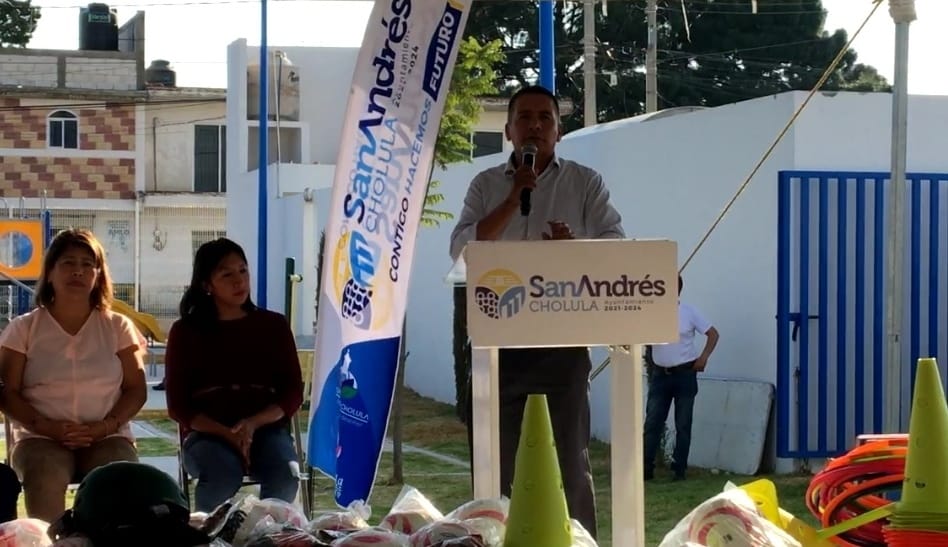 Edmundo Tlatehui apoya a Escuelas de Iniciación Deportiva con uniformes y material