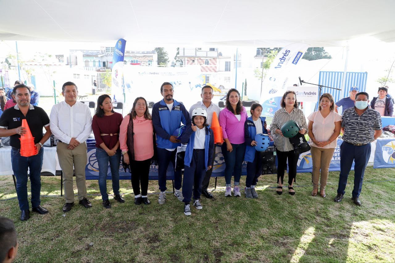 Entrega Mundo Tlatehui uniformes y material deportivo a las seis escuelas de iniciación