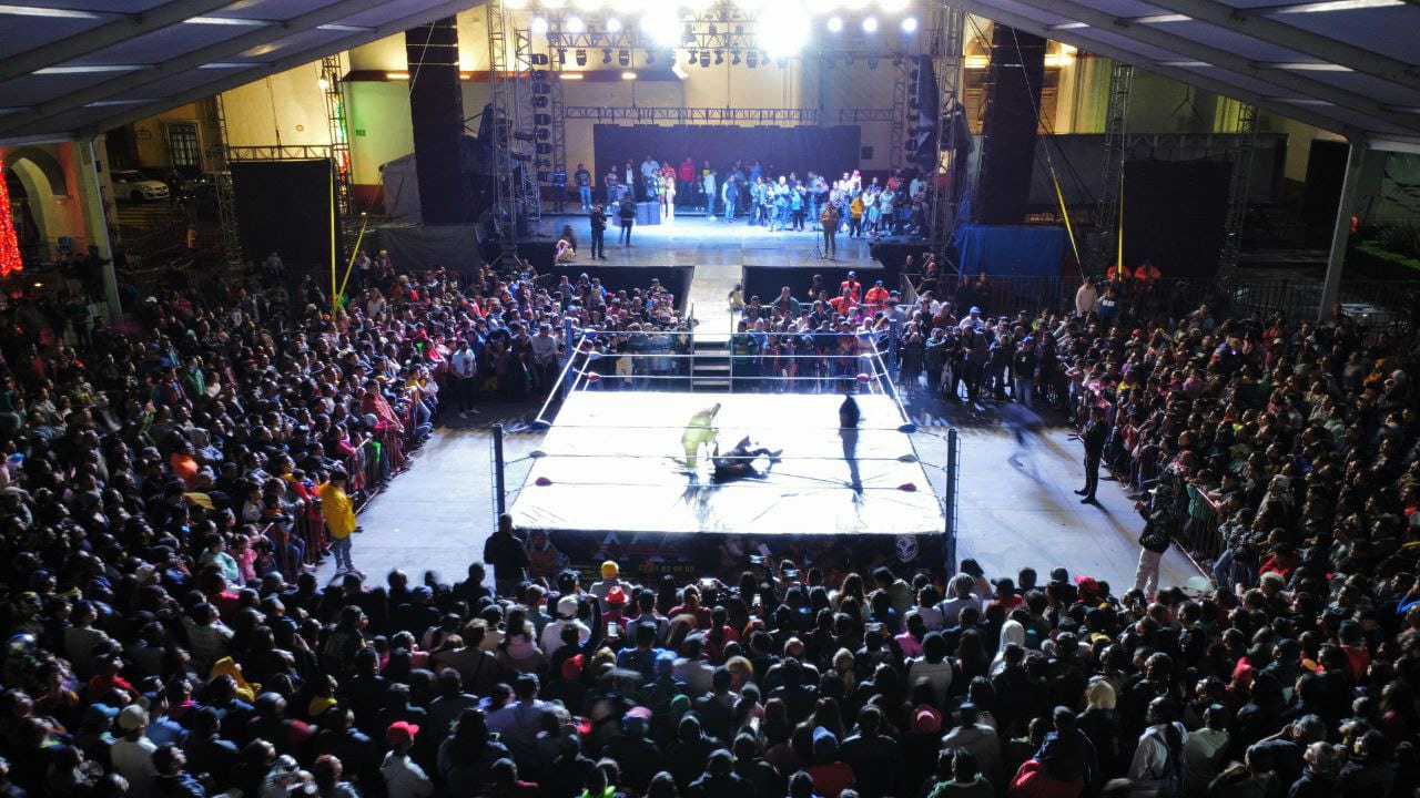 La lucha libre llegó a la Feria Cholula 2023 para divertir a las familias