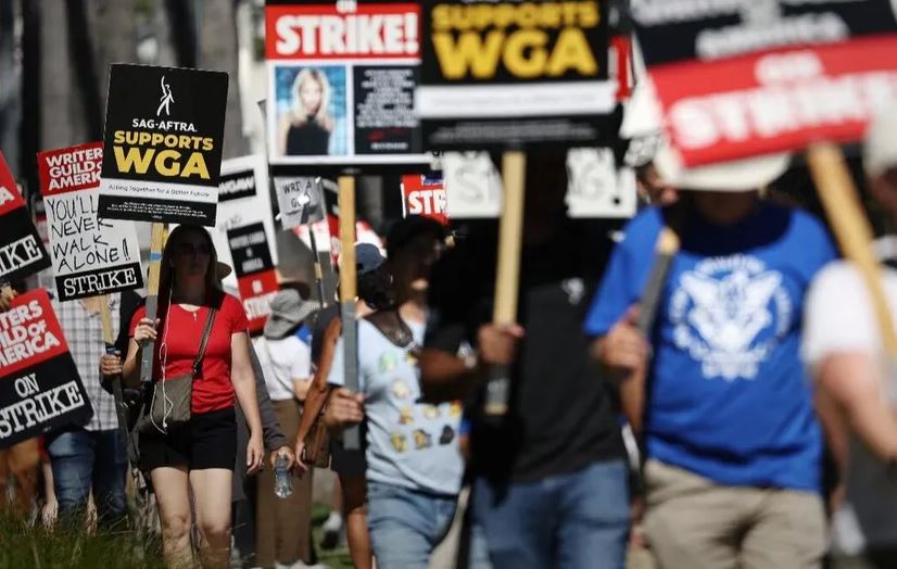 Hollywood retomará conversaciones con guionistas para tratar de terminar con la  huelga