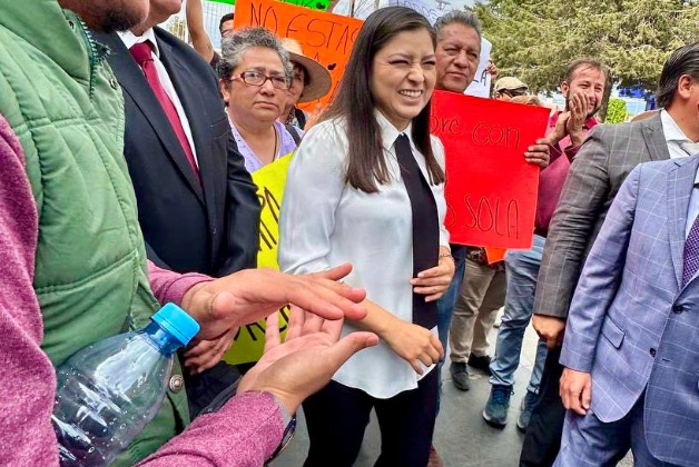 Llaman a aspirante de Morena a gubernatura a renunciar a sus cargos