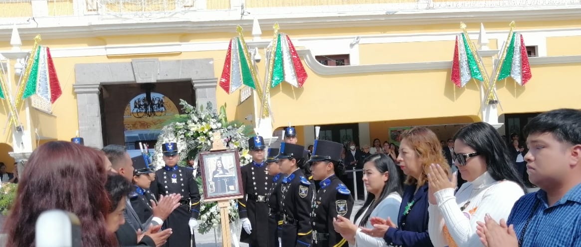Ayuntamiento de San Andrés Cholula pega Bando Solemne y rinde homenaje a la diputada Aurora Sierra