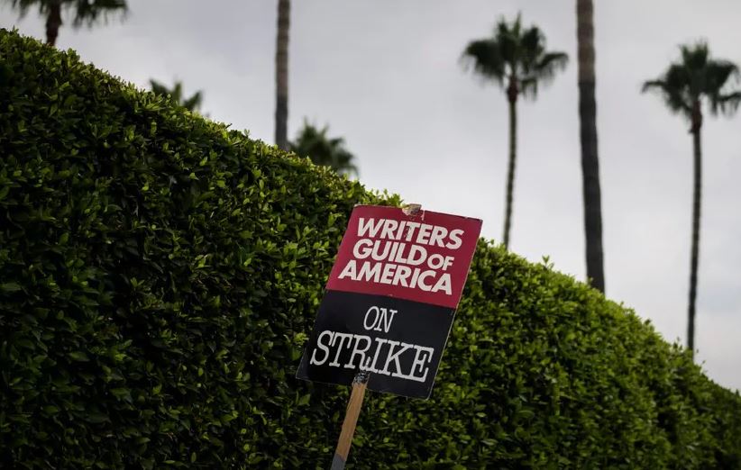 Guionistas alcanzan acuerdo tentativo para poner fin a la huelga  de Hollywood