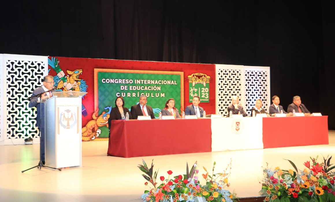 Reflexionan en la UATX sobre el currículum en congreso internacional