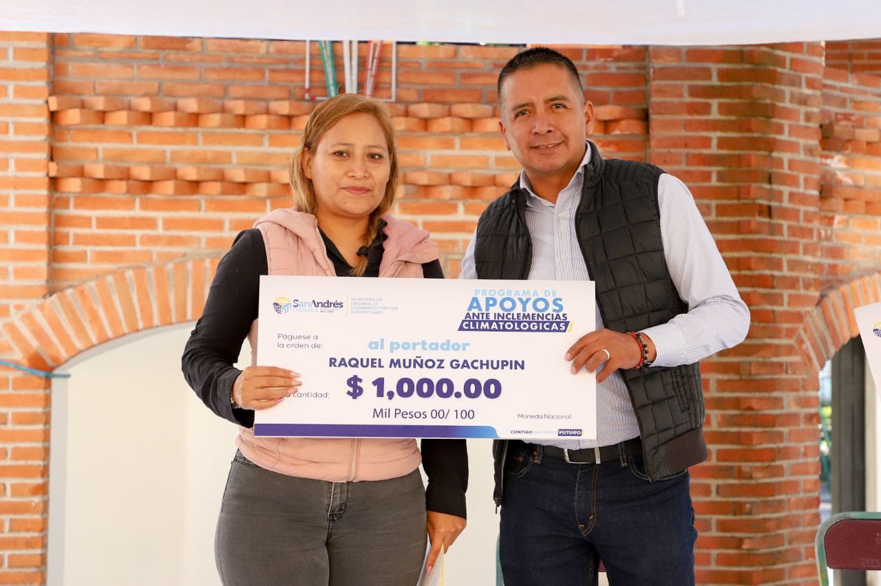 Entrega Mundo Tlatehui apoyos a personas afectadas por lluvias en el municipio