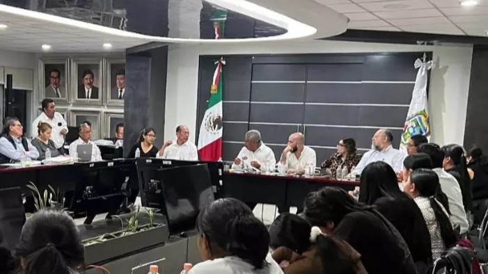 Gobierno y estudiantes acuerdan inscripción inmediata en Normal de Teteles