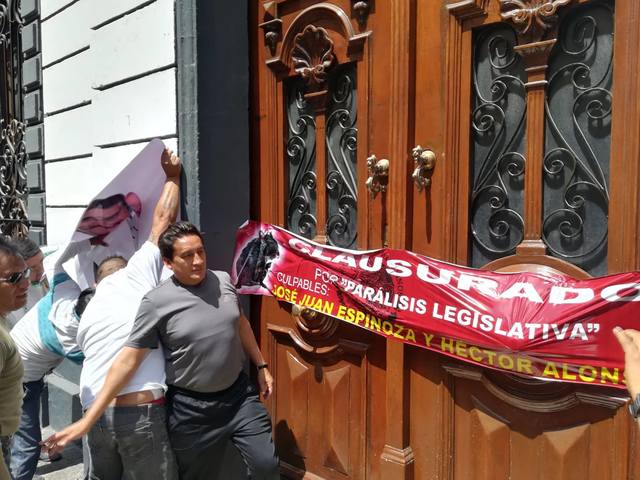 Con marcha, poblanos piden la renuncia de Claudia Rivera Vivanco