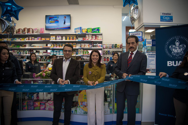 Esparza Ortiz reinaugura Farmacia Fleming del Centro Histórico
