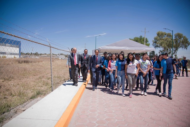 BUAP inaugura calle de acceso a Preparatoria Emiliano Zapata en San Martín Texmelucan