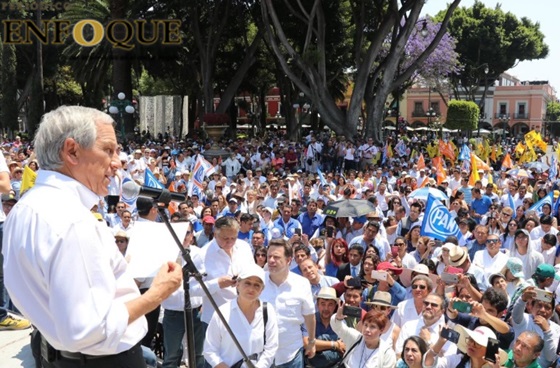 Barbosa quiere instalar el "autoritarismo y corrupción" en Puebla: Cárdenas