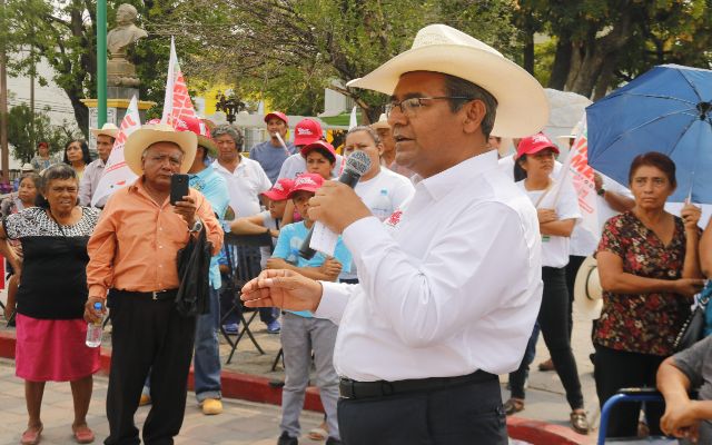 Recriminan a gobiernos municipales priistas por apoyar a otro candidato