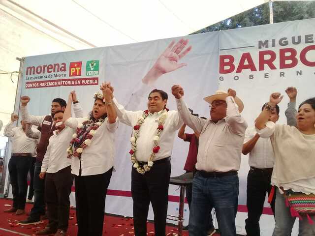 Promete Barbosa Huerta construcción de un campus universitario en la Sierra Negra