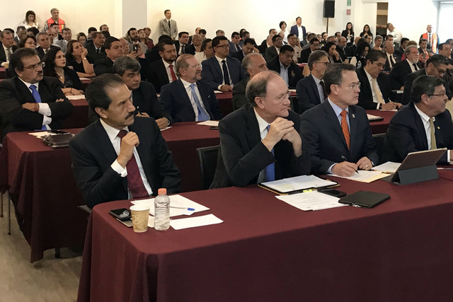 Asiste Esparza Ortiz a reunión con rectores de universidades públicas 