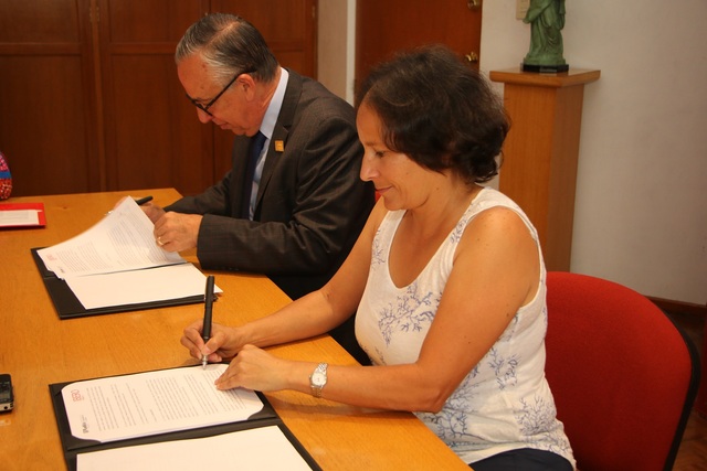Ibero Puebla y SEDESOM firman convenio de colaboración 