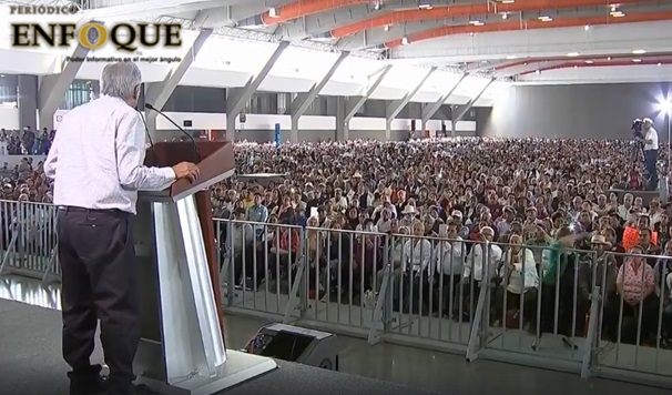En evento de AMLO abuchean a Pacheco Pulido y a Claudia Rivera