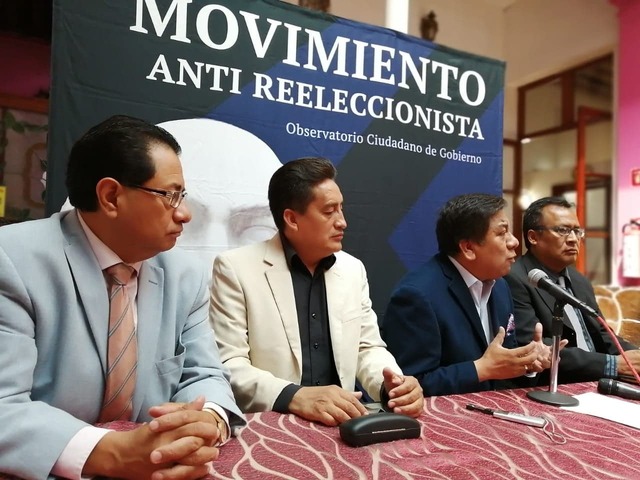 Demanda Movimiento Antireeleccionista revocación de mandato de Rivera Vivanco