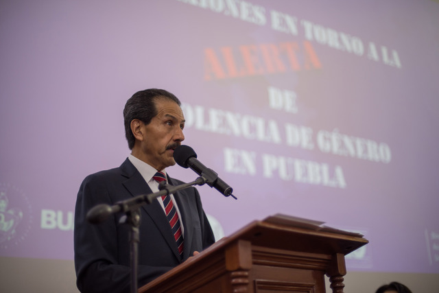 BUAP contribuye a combatir la violencia de género: Alfonso Esparza Ortiz