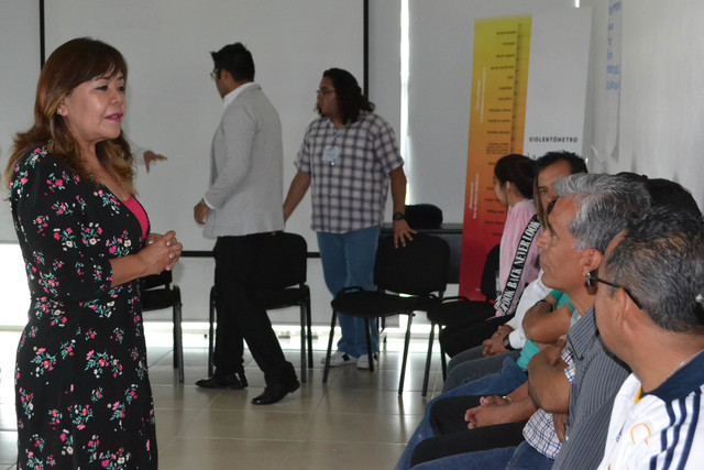 Reciben capacitación operadores de STU y Lobobus en temas de género