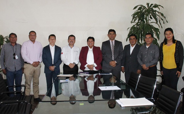 Karina Pérez y Luis Alberto Arriaga atienden problemática de tianguis de Lázaro Cárdenas 