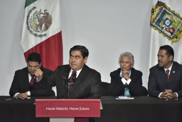 Llama UPAEP a Barbosa en comprometerse con la calidad educativa del estado