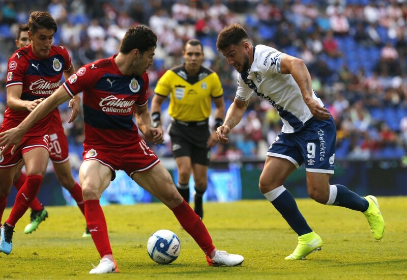 Con polémica arbitral, Puebla y Chivas empataron en el Cuauhtémoc (VIDEO) 