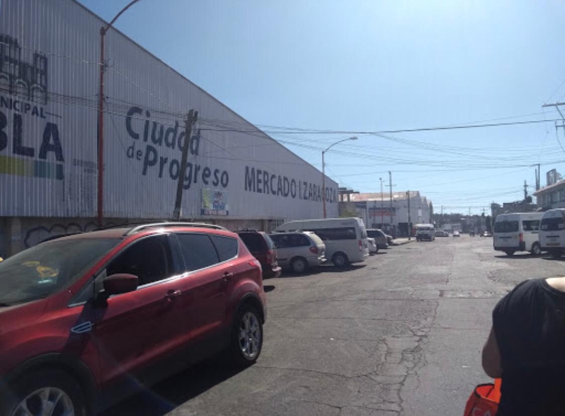 Dejan a asaltante semidesnudo y golpeado en el camellón de la Calzada Zaragoza