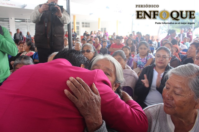Entrega Karina Pérez Popoca Casa de la Salud de San Luis Tehuiloyocan 