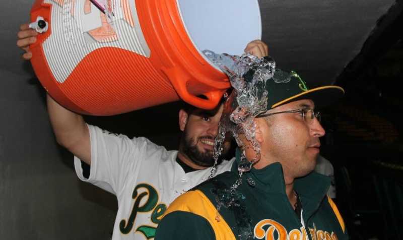 'Chispa' Gastelum debutó con victoria como mánager de Pericos 