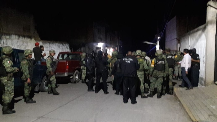 Salvan Policías y Guardia Nacional a mujer de ser linchada en San Pedro Cholula 