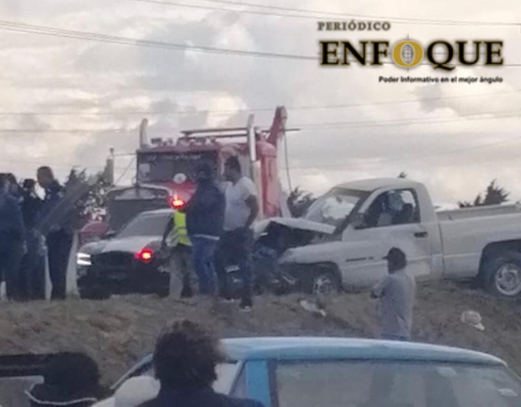 Varios lesionados en volcadura de camión de pasajeros 