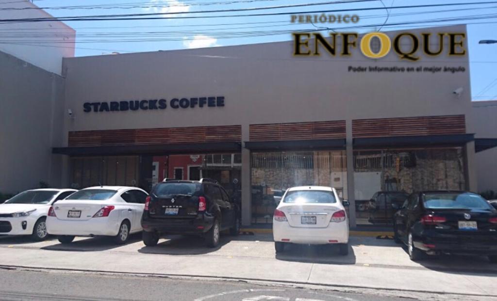 Asaltan el Starbucks de la colonia El Carmen, golpean a cliente extranjero