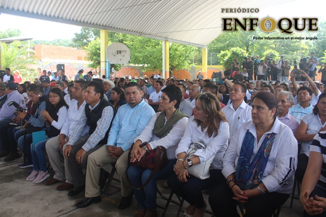 Entrega Barbosa 20 millones a Tepexco y Cohuecan tras linchamiento de siete personas 