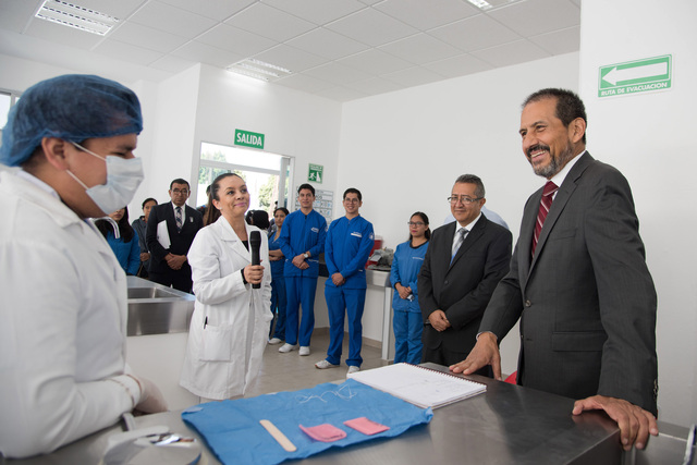 Inaugura Esparza Ortiz clínicas de Endodoncia y Rehabilitación en Facultad de Estomatología  