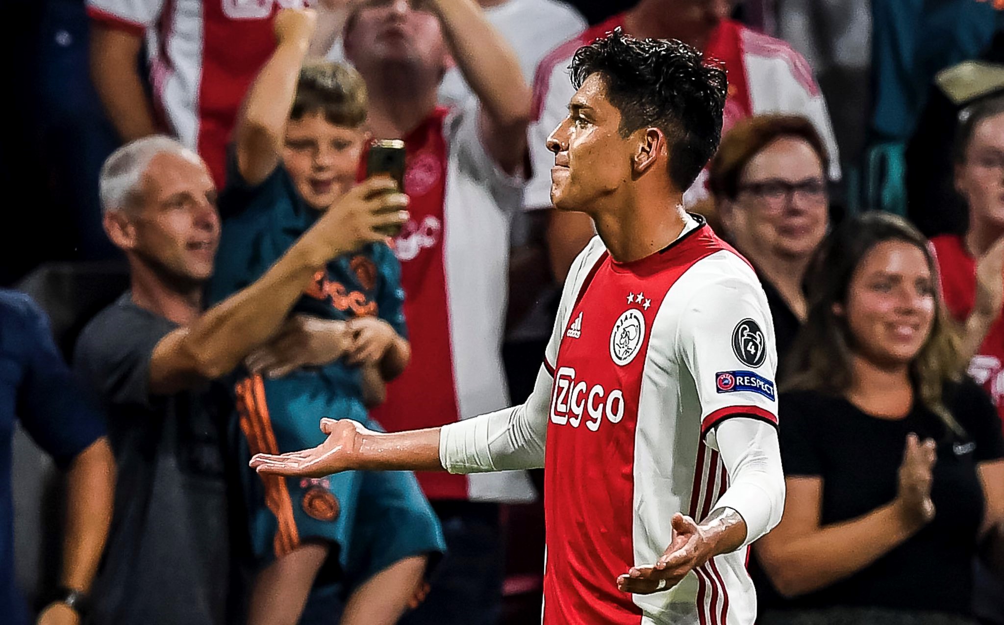 Debut de ensueño para Edson Álvarez en Champions League