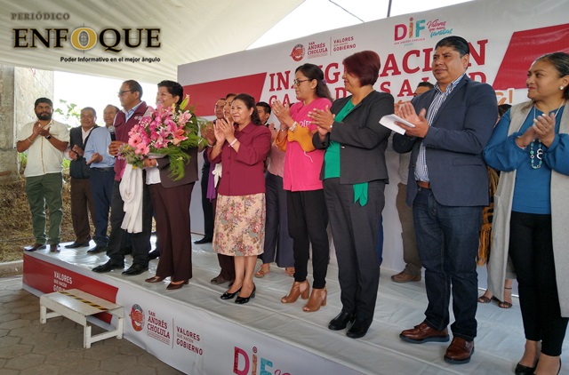 Entrega Karina Pérez rehabilitación de Casa de Salud de San Francisco Acatepec